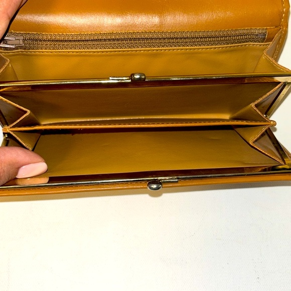 VGUC Celine Wallet w Kiss lock - Picture 11 of 14